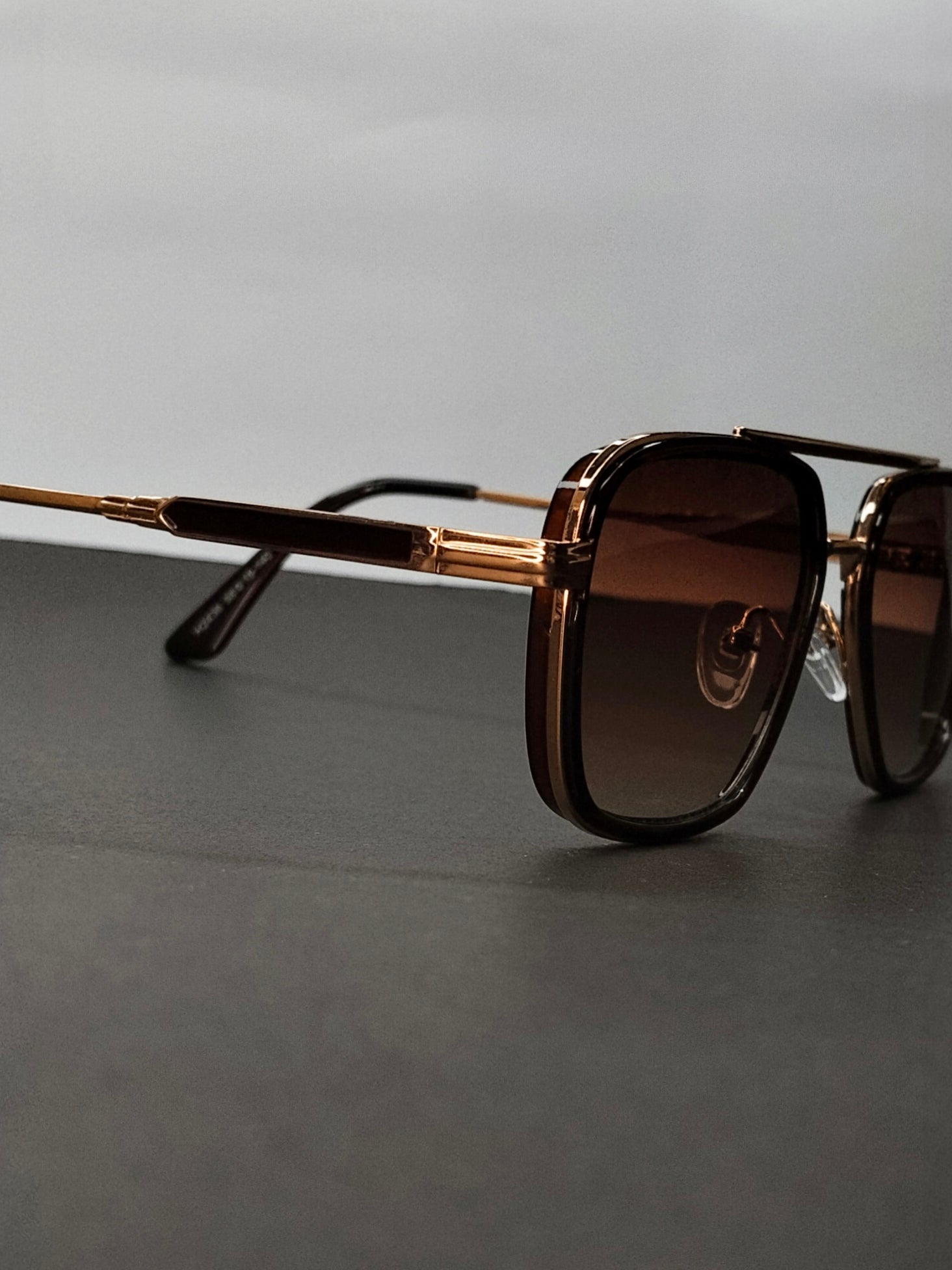 Gold Square Pilot Gradient Sunglasses