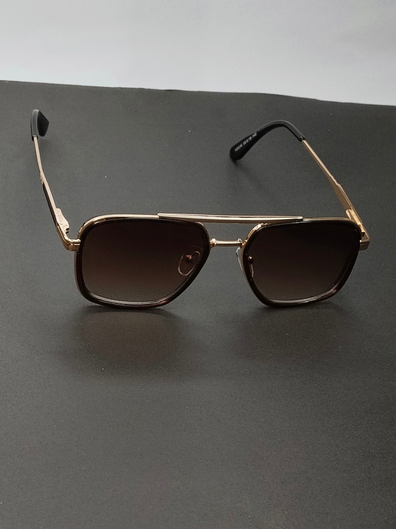 Gold Square Pilot Gradient Sunglasses